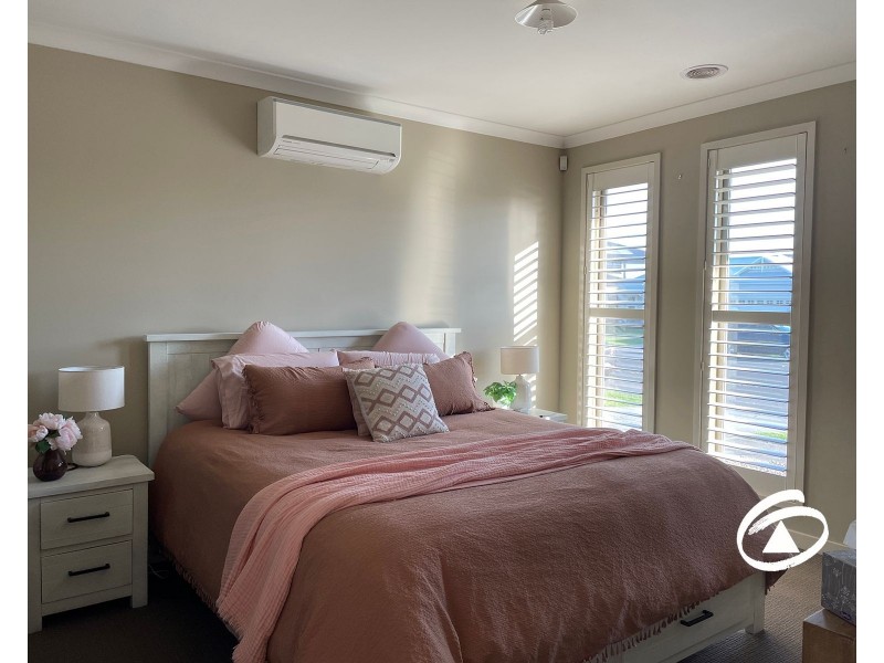 39 Riverstone Boulevard, Clyde North VIC 3978