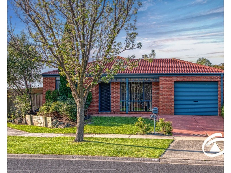 2A Dunlavin Way, Cranbourne East VIC 3977