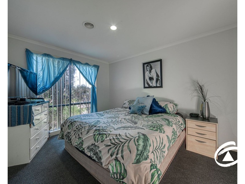 2A Dunlavin Way, Cranbourne East VIC 3977