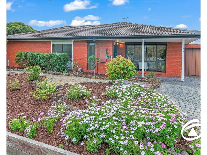 2/2 Hoysted Avenue, Cranbourne North VIC 3977