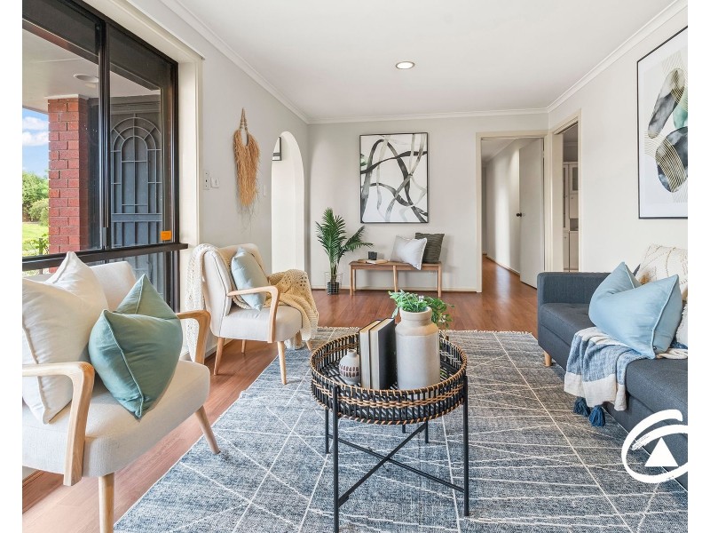 2/2 Hoysted Avenue, Cranbourne North VIC 3977