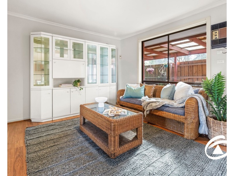 2/2 Hoysted Avenue, Cranbourne North VIC 3977