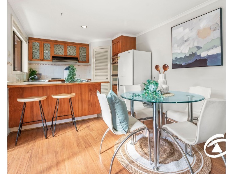 2/2 Hoysted Avenue, Cranbourne North VIC 3977