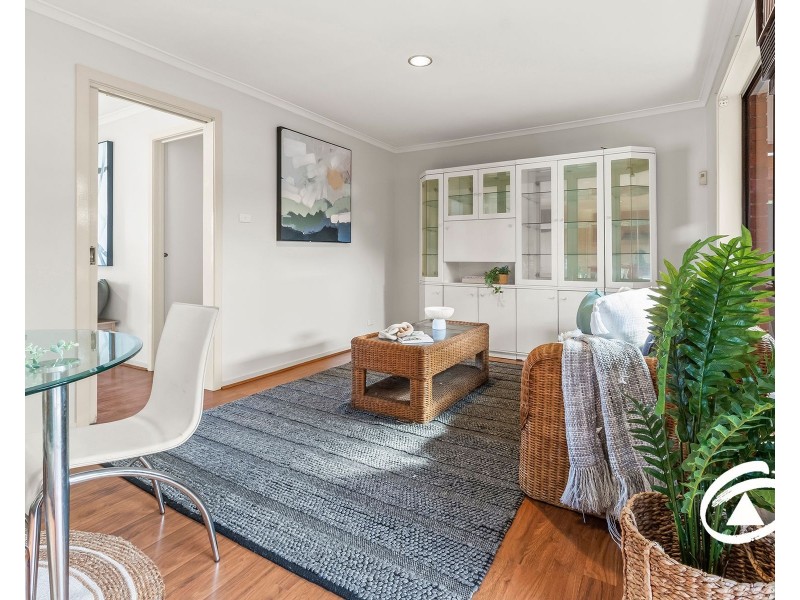 2/2 Hoysted Avenue, Cranbourne North VIC 3977