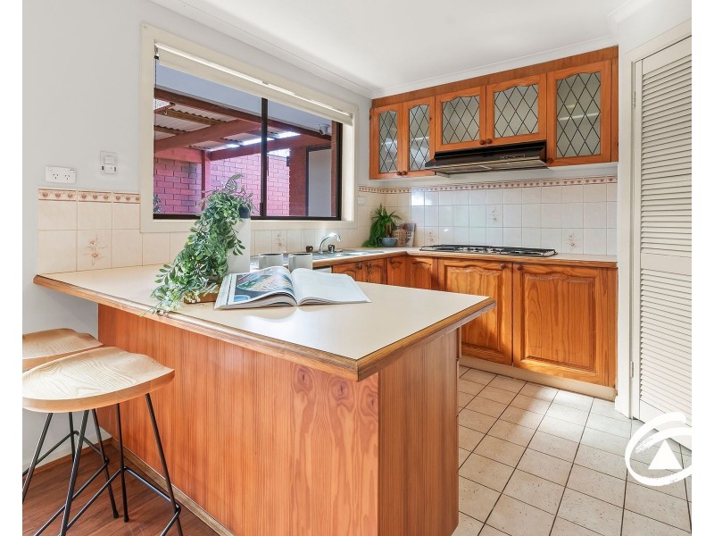 2/2 Hoysted Avenue, Cranbourne North VIC 3977