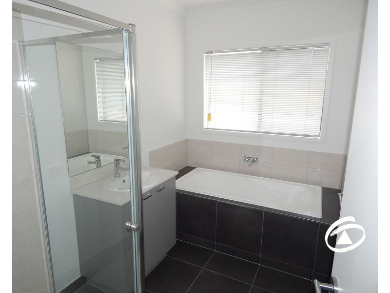 5 Viewbank Road, Clyde North VIC 3978