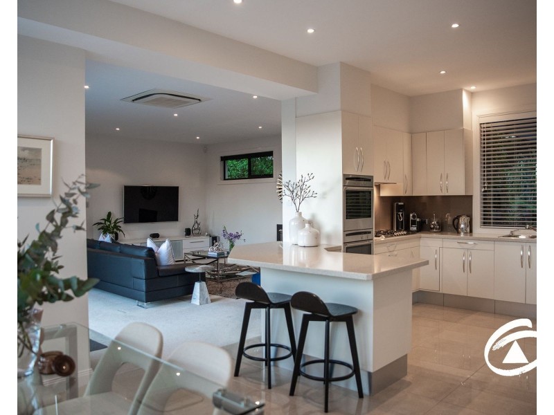 6 McKay Close, Berwick VIC 3806