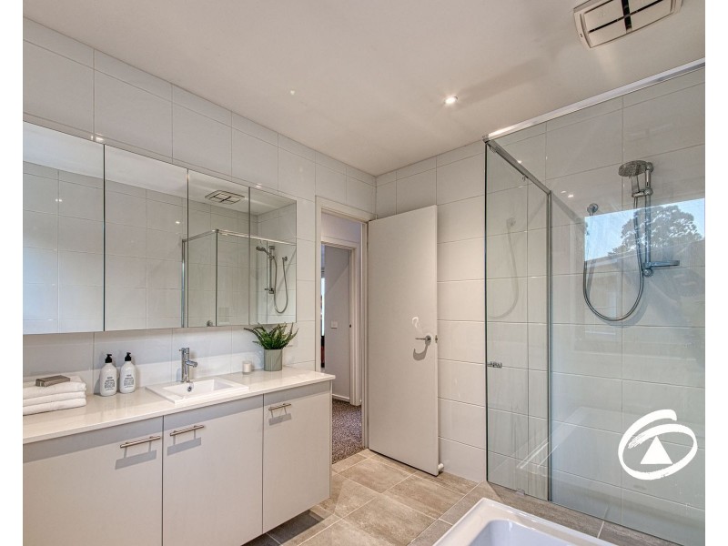 43 Willowdene Way, Berwick VIC 3806
