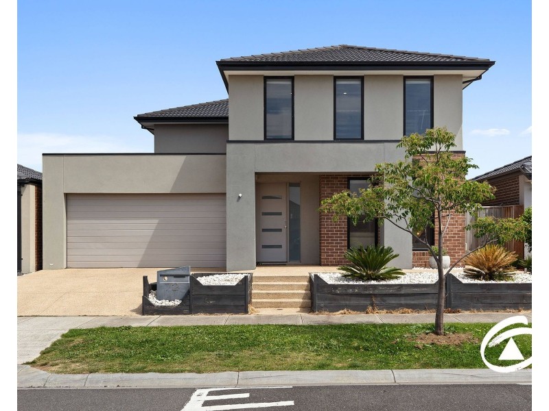 72 Castillo Avenue, Clyde North VIC 3978