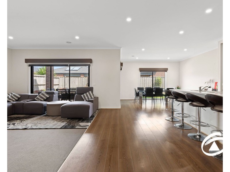 72 Castillo Avenue, Clyde North VIC 3978