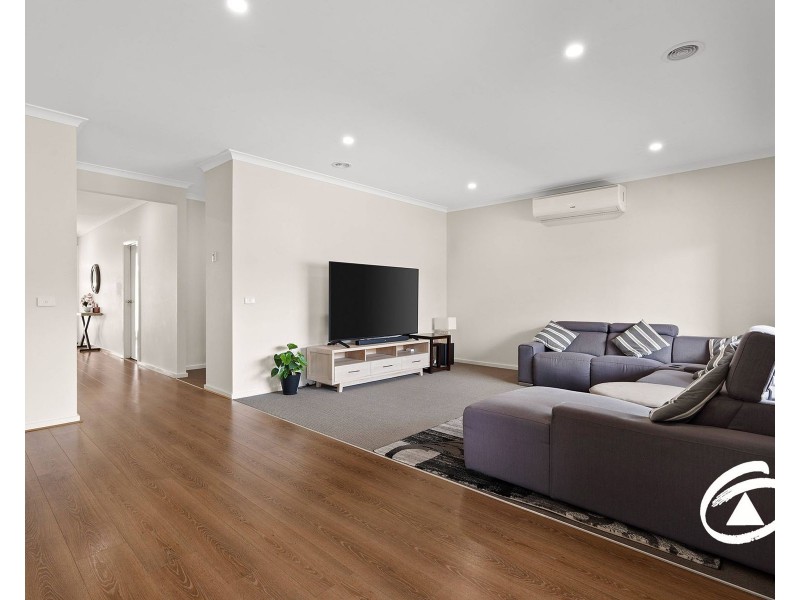 72 Castillo Avenue, Clyde North VIC 3978