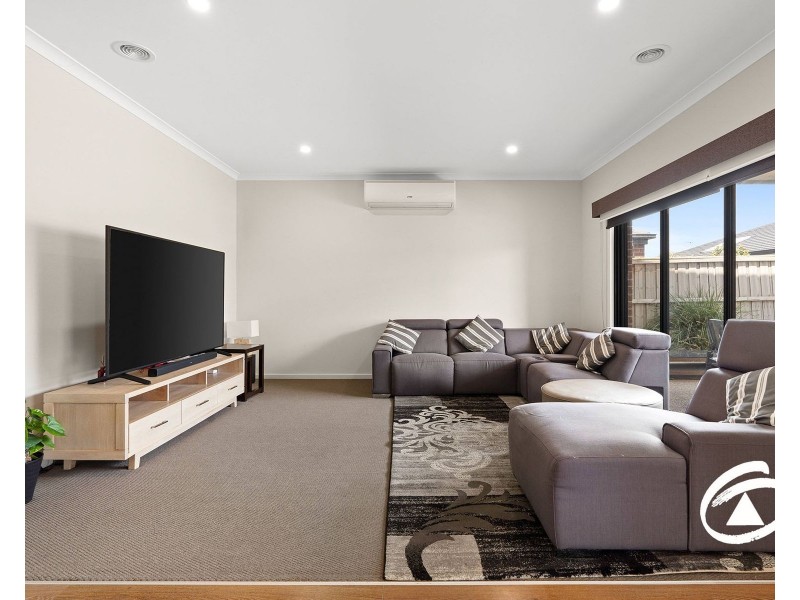 72 Castillo Avenue, Clyde North VIC 3978