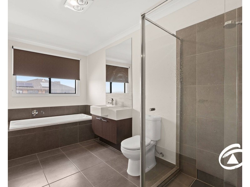 72 Castillo Avenue, Clyde North VIC 3978