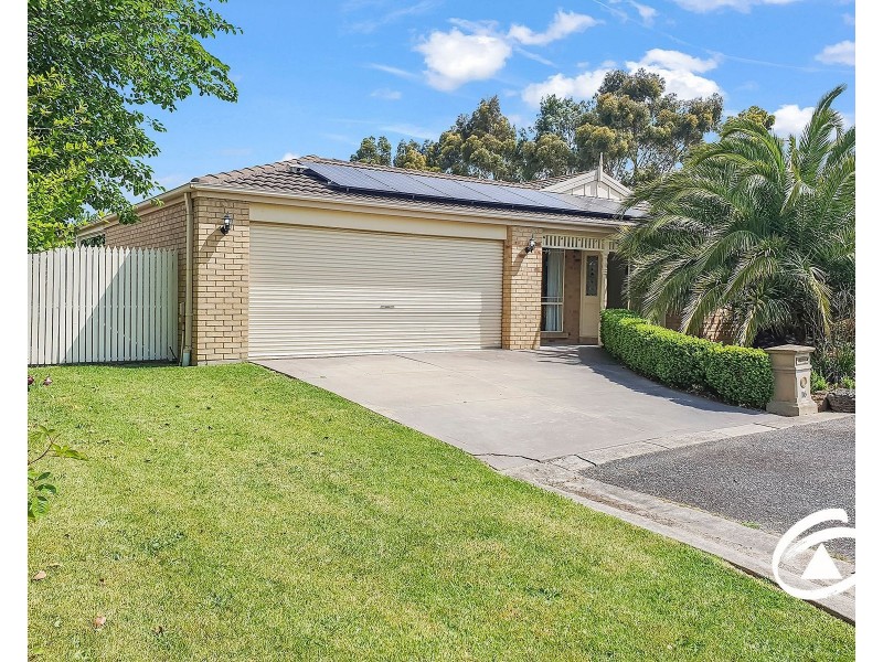 16 Warrenwood Place, Narre Warren VIC 3805
