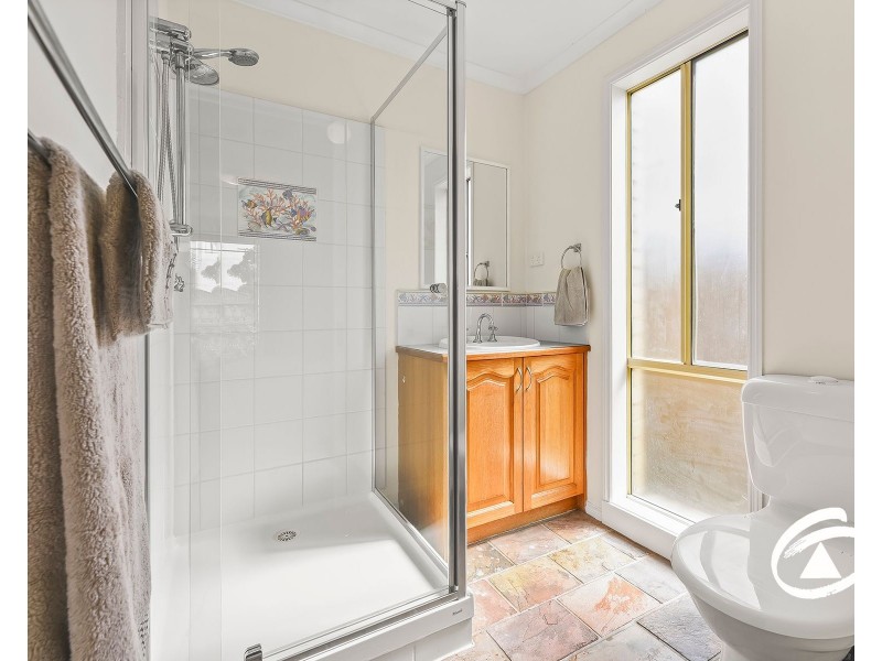 16 Warrenwood Place, Narre Warren VIC 3805