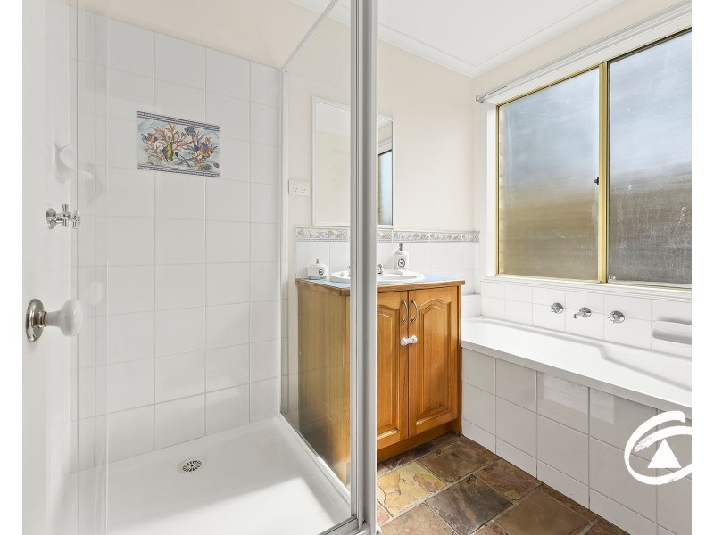 16 Warrenwood Place, Narre Warren VIC 3805