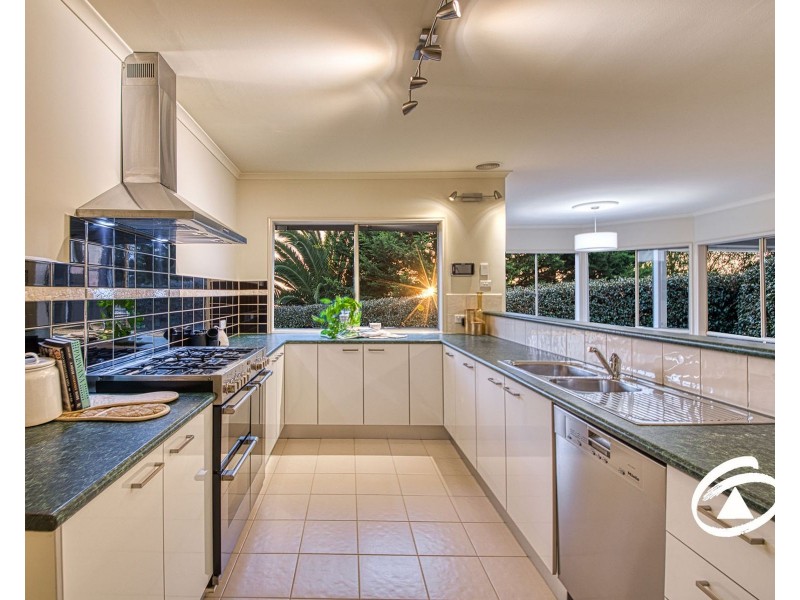 5 McCubbin Way, Berwick VIC 3806