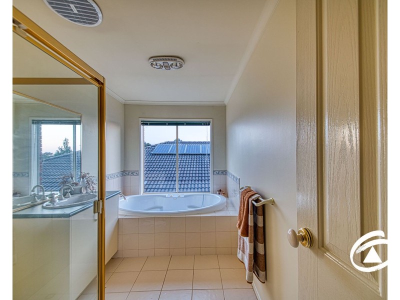 5 McCubbin Way, Berwick VIC 3806