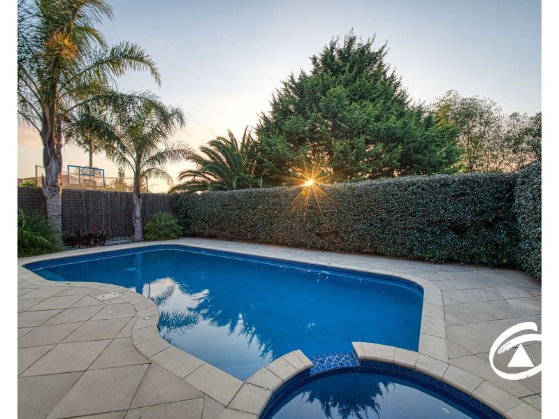 5 McCubbin Way, Berwick VIC 3806