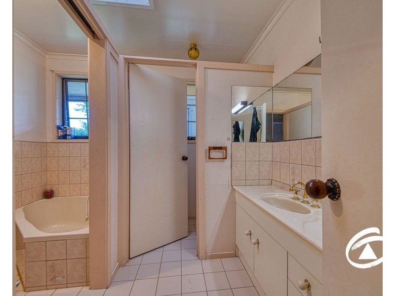 42 Payne Road, Beaconsfield VIC 3807