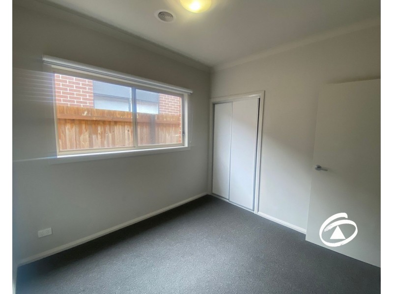 33 Destiny Drive, Cranbourne North VIC 3977