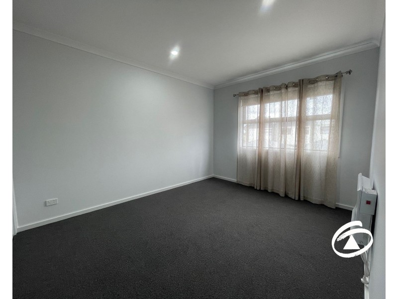 15 Guell Lane, Clyde North VIC 3978
