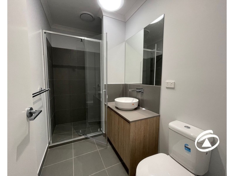 15 Guell Lane, Clyde North VIC 3978