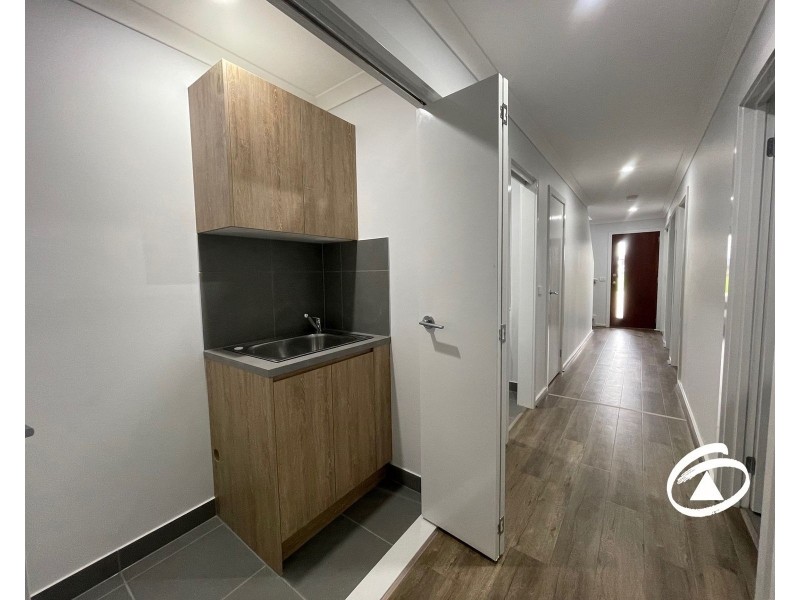 15 Guell Lane, Clyde North VIC 3978