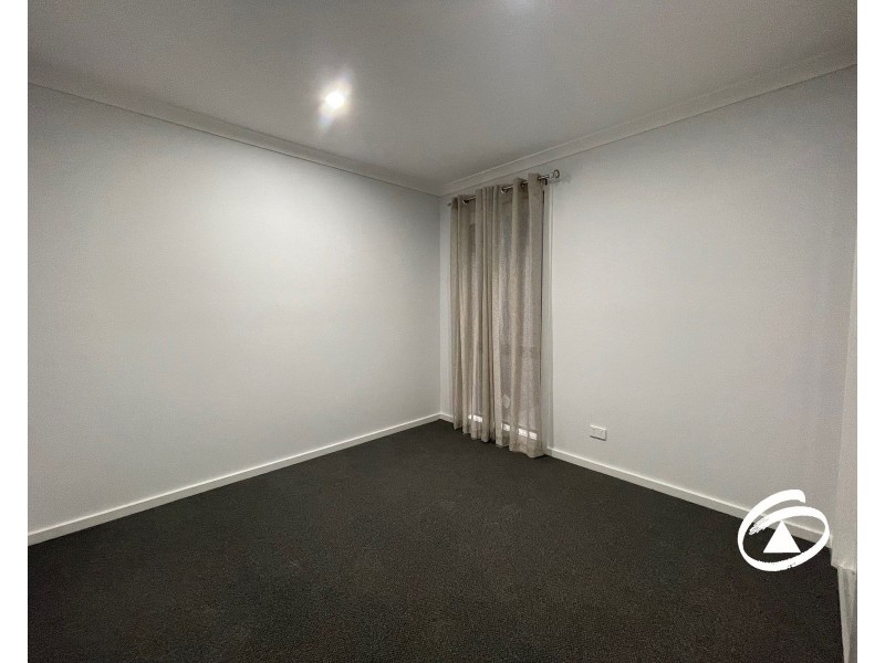 15 Guell Lane, Clyde North VIC 3978