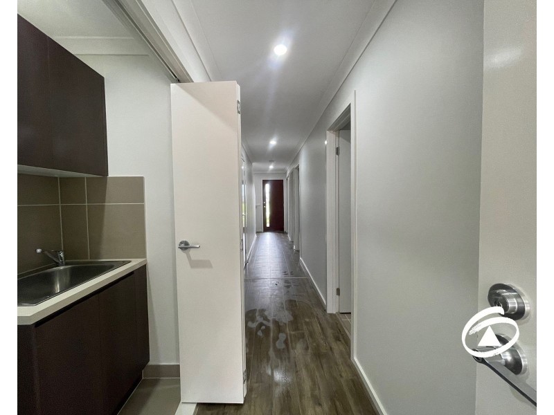 14 Guell Lane, Clyde North VIC 3978