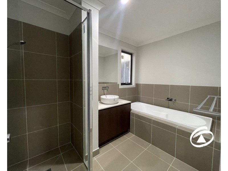 14 Guell Lane, Clyde North VIC 3978