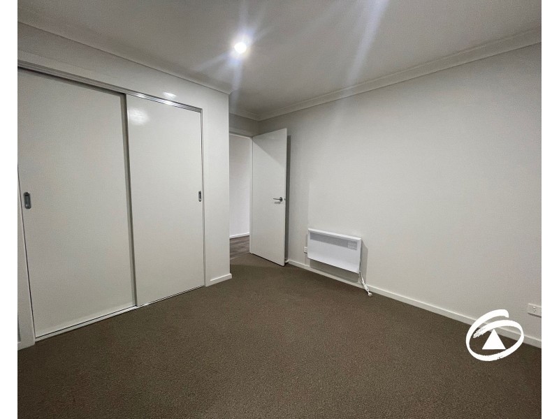 14 Guell Lane, Clyde North VIC 3978