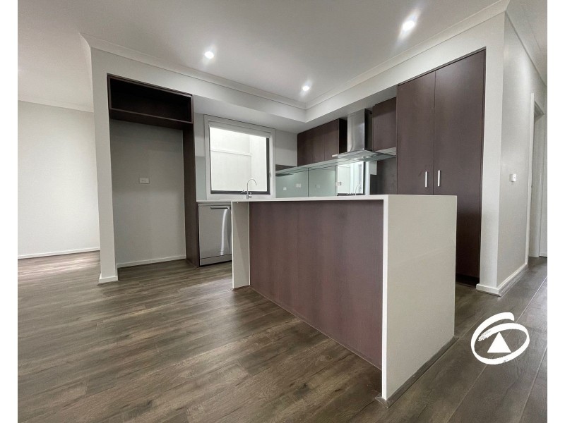 14 Guell Lane, Clyde North VIC 3978