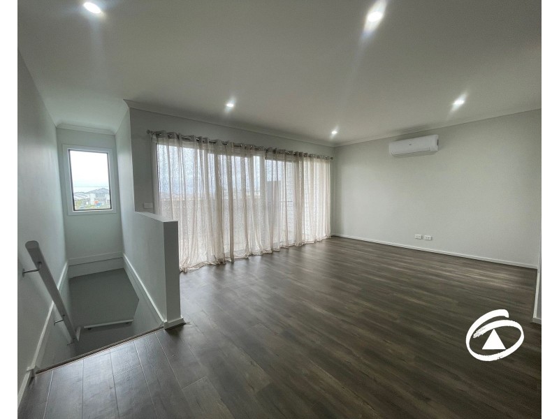 14 Guell Lane, Clyde North VIC 3978