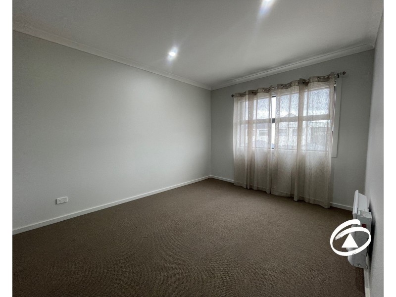 14 Guell Lane, Clyde North VIC 3978