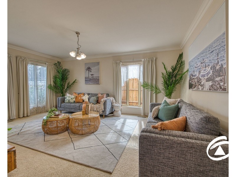 8 Carrick Place, Berwick VIC 3806