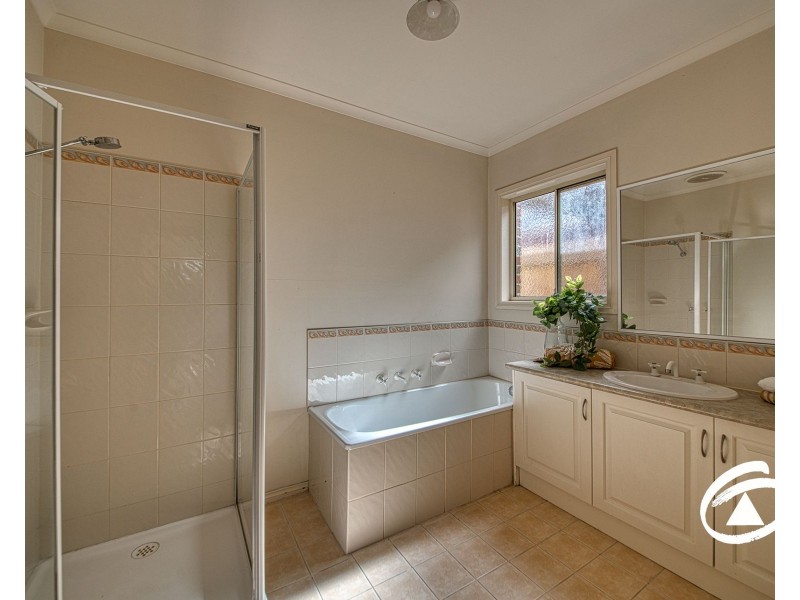 8 Carrick Place, Berwick VIC 3806