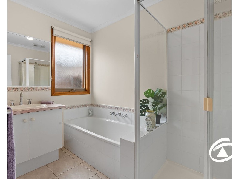 15 Forrester Walk, Narre Warren South VIC 3805