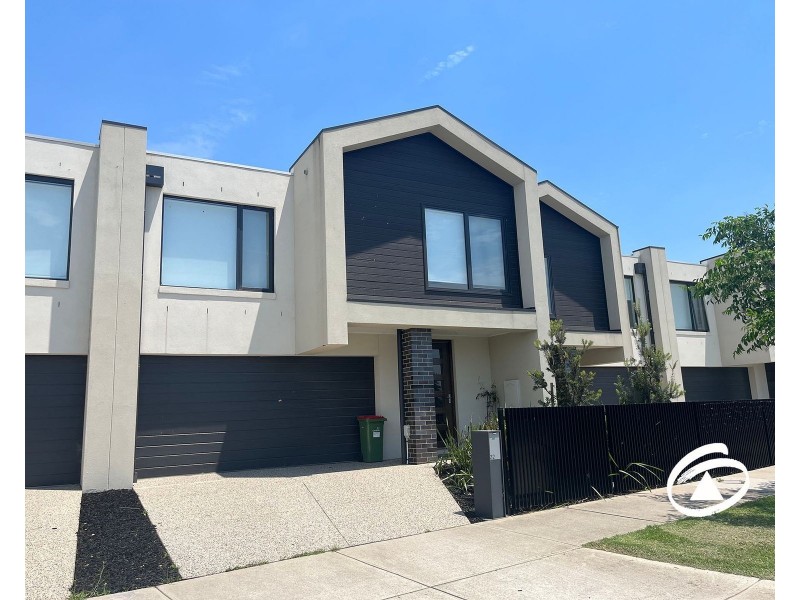 32 Mortlake Drive, Officer VIC 3809