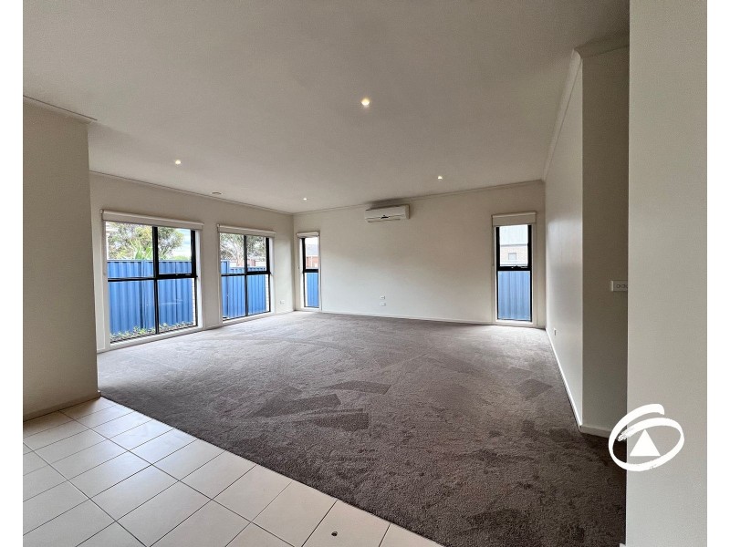 6 Dianella Close, Pakenham VIC 3810