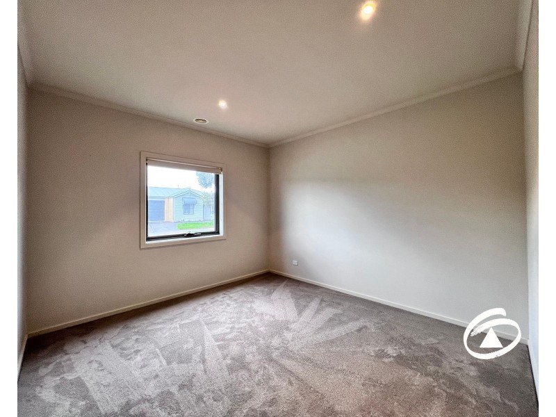 6 Dianella Close, Pakenham VIC 3810