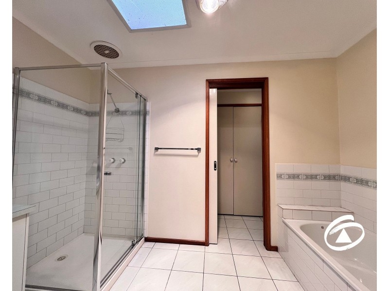 33 Leonard Avenue, Berwick VIC 3806