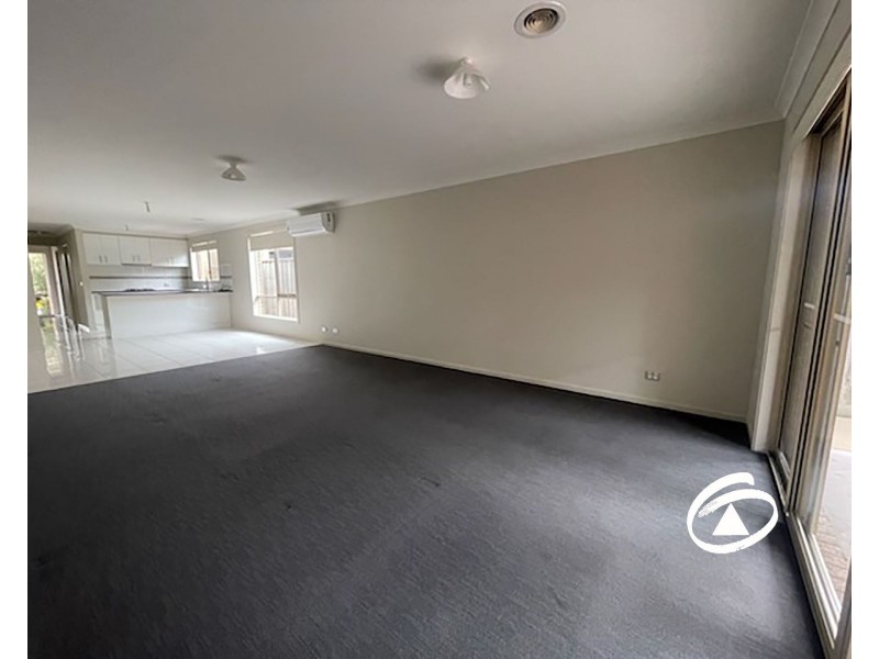 46 Strettle Crescent, Cranbourne North VIC 3977