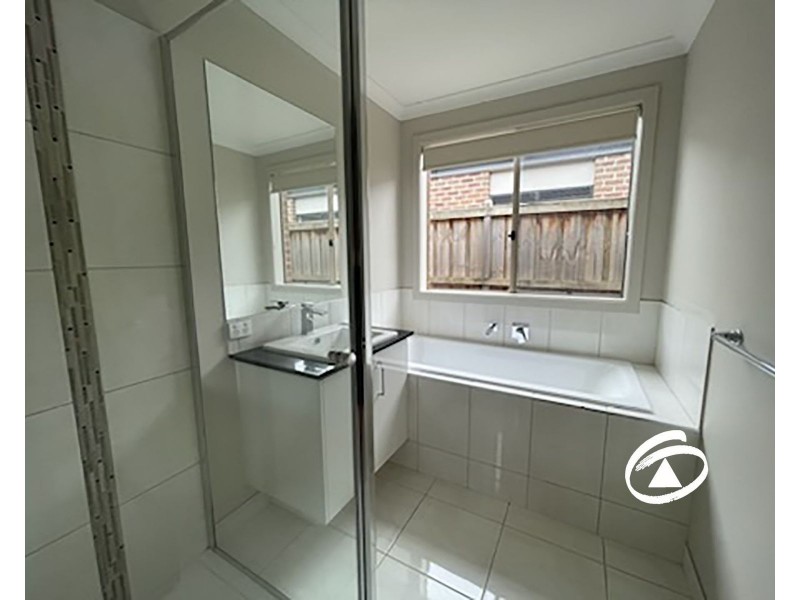 46 Strettle Crescent, Cranbourne North VIC 3977