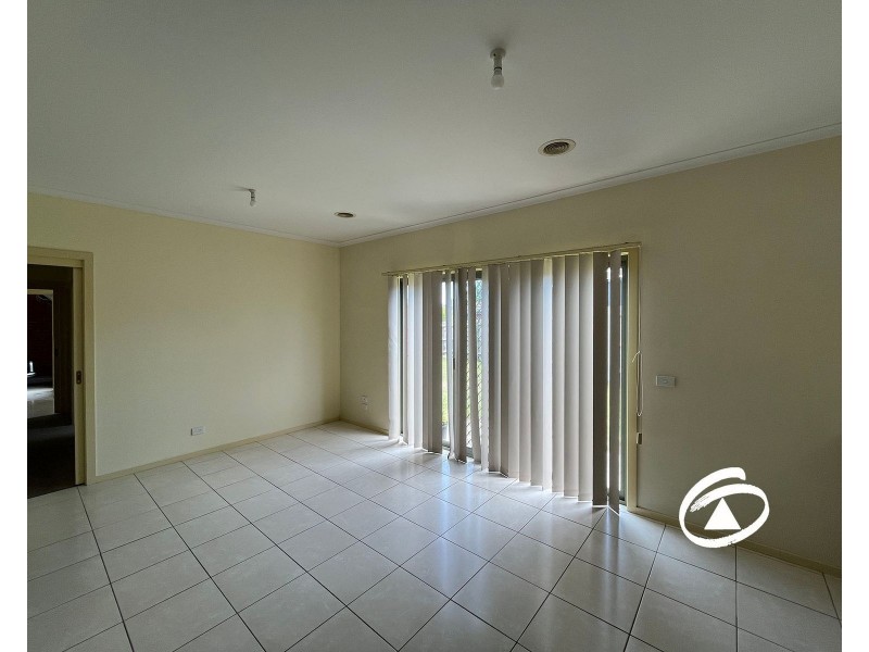 92 Oakgrove Drive, Narre Warren South VIC 3805