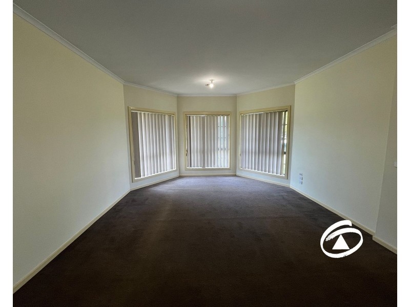 92 Oakgrove Drive, Narre Warren South VIC 3805
