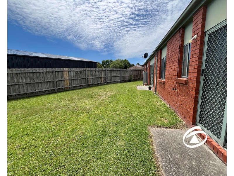 92 Oakgrove Drive, Narre Warren South VIC 3805