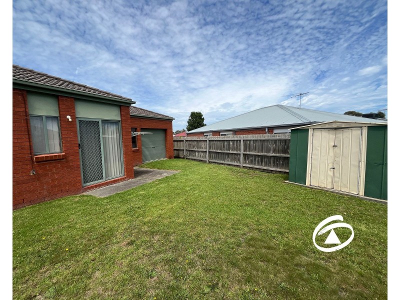 92 Oakgrove Drive, Narre Warren South VIC 3805