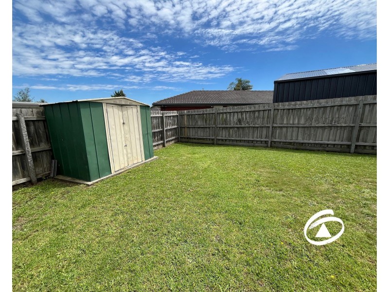 92 Oakgrove Drive, Narre Warren South VIC 3805