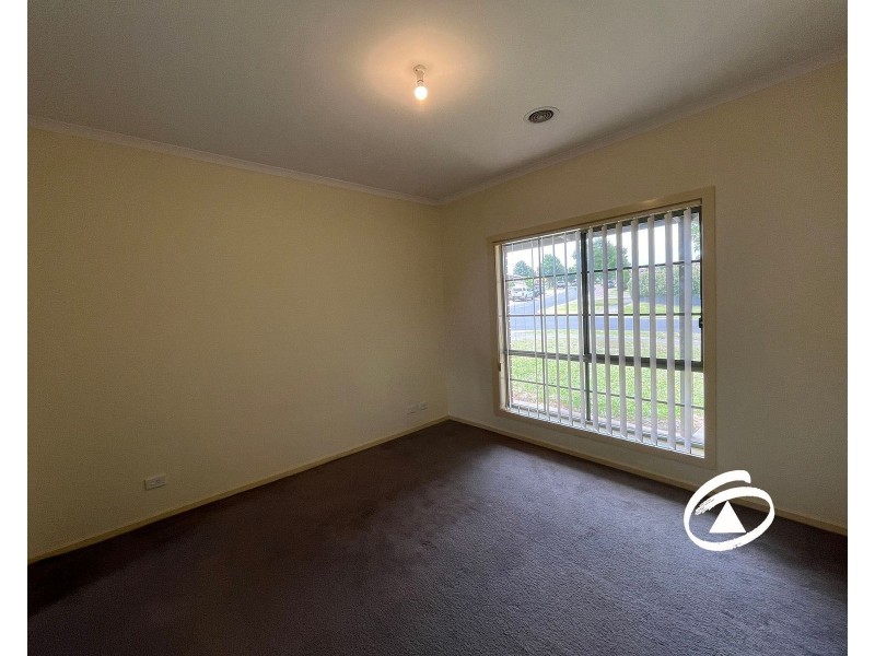 9 Oakgrove Drive, Narre Warren South VIC 3805